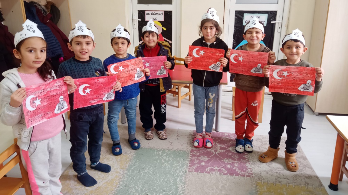 Ana sınıfından 12 Mart İstiklal Marşının Kabulu, Mehmet Akif Ersoy'u Anma ve Erzurum'un Kurtuluşu Etkinlikleri
